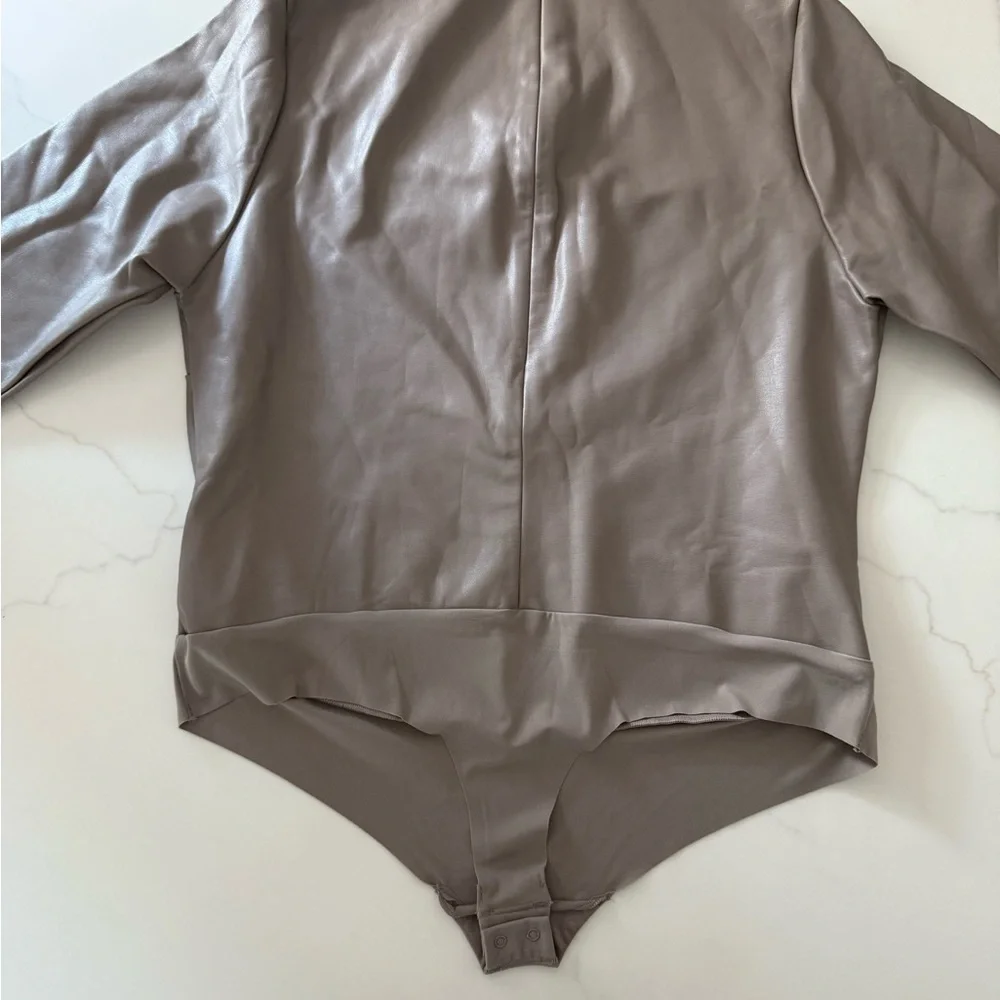 SKIMS Long Sleeve Bodysuit - CEMENT 3X - Picture 3 of 6